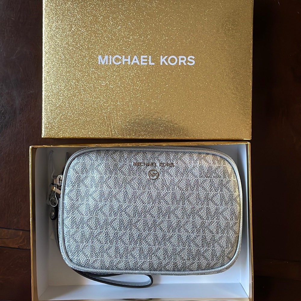 NWT MICHAEL KORS WRISTLET WALLET